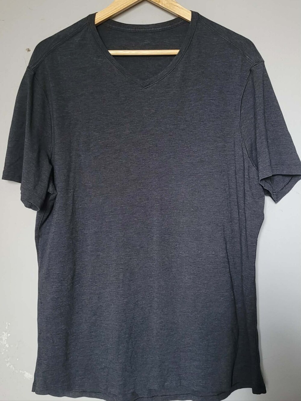 Lululemon Large Grey Men's V-Neck Tee